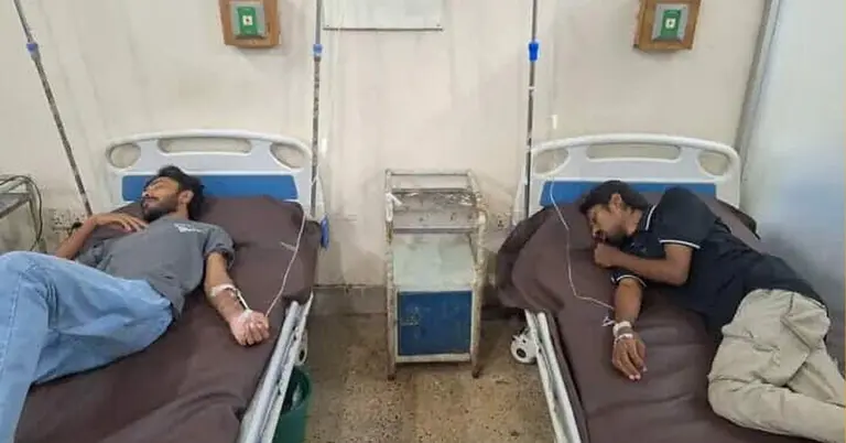 মেডিকেলে ভর্তি অসুস্থ শিক্ষার্থীরা