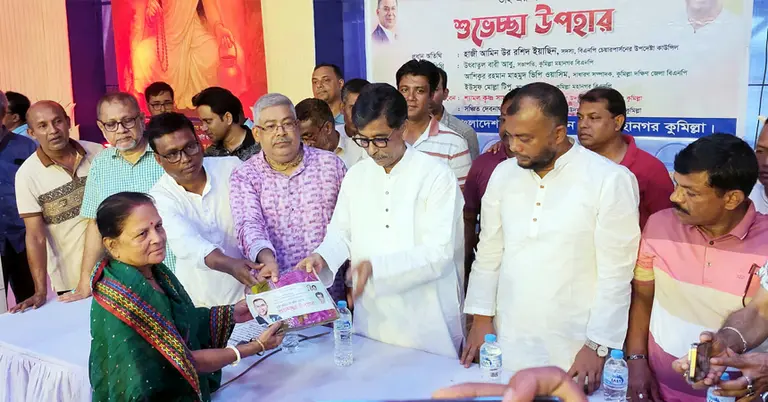 তারেক রহমানের পক্ষ থেকে শুভেচ্ছা উপহার প্রদান