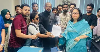 ডাকসুতে ৮ দাবি জানিয়ে স্মারকলিপি দিলেন ছাত্রদল নেতা