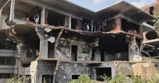 শুক্রবারও চলছে ধানমন্ডি ৩২ নম্বরে হামলা, ভাঙচুর