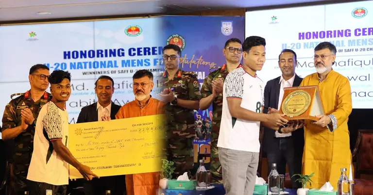 সাফ জয়ী ফুটবলারদের ডিএনসিসির সংবর্ধনা