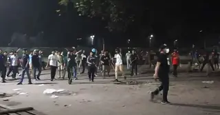 মধ্যরাতে ঢাবি ও ঢাকা কলেজ শিক্ষার্থীদের সংঘর্ষ, সাংবাদিকসহ আহত কয়েকজন