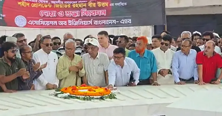 জিয়ার সমাধিতে শ্রদ্ধা নিবেদনের সময় রুহুল কবির রিজভী