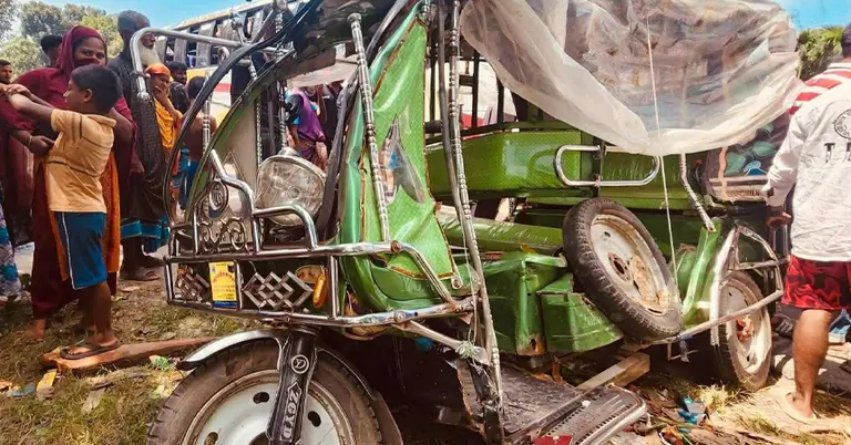 ভাঙা ইজিবাইক