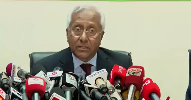 কথা বলছেন নির্বাচন কমিশনের (ইসি) সিনিয়র সচিব আখতার আহমেদ