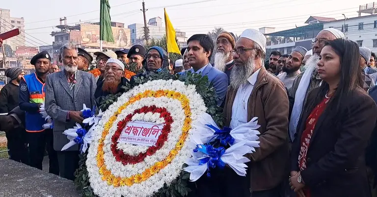 মুক্তিযুদ্ধের স্মৃতিস্তম্ভে শ্রদ্ধা নিবেদন