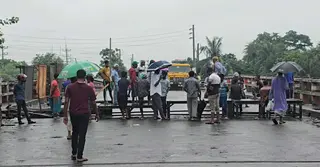 আসন পুনর্বিন্যাসের প্রতিবাদে ফরিদপুরের ১০ এলাকায় অবরোধ, এক সমন্বয়ক আটক