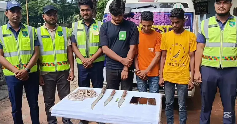 ডাকাতির সরঞ্জামসহ আটক তিনজন
