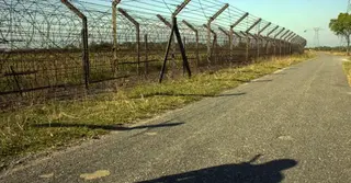 ফেনীতে শুল্ক ফাঁকি দিয়ে আমদানি করা ৩২ লাখ টাকার ভারতীয় শাড়ি ও ক্রিম জব্দ