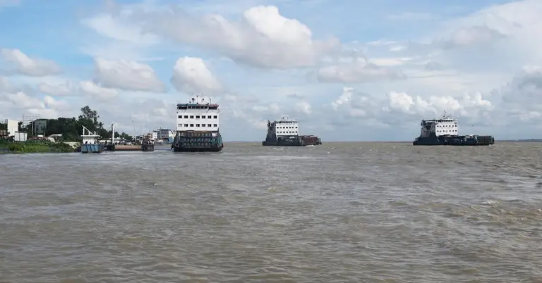 ফেরি চলাচল