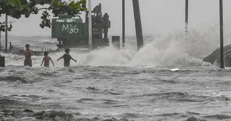 ফিলিপাইনে ঝড়ের পর বন্যা