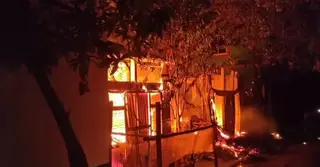 নারায়ণগঞ্জে দুই ভাইয়ের বিরোধের জেরে সংঘর্ষে বাড়িঘর ভাঙচুর, অগ্নিসংযোগ