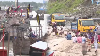 নিষেধাজ্ঞা শেষ হলেও বৈরি আবহাওয়ায় সাগরে যেতে পারছেন না জেলেরা