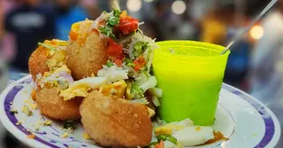 ৬২ বছরের পুরনো ফুচকার দোকান