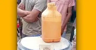 যশোরে ধানের গুদাম থেকে জব্দ জ্বালানি তেল