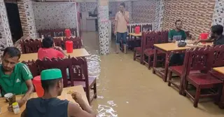 প্লাবিত ফুলগাজী বাজার, বিপৎসীমার কাছাকাছি মুহুরী নদীর পানি