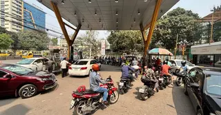 জ্বালানি তেল সংকট: ভোর থেকে ফিলিং স্টেশনে দীর্ঘ লাইন, ভোগান্তি গ্রাহকদের