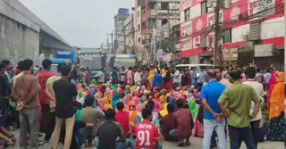 গাজীপুরে বকেয়া বেতনের দাবিতে শ্রমিক বিক্ষোভ, দুই মহাসড়কে অচলাবস্থা