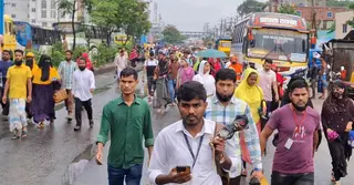 চাঁদা না দেয়ায় মারধর-ভাঙচুর; পরিবহন শ্রমিকদের সড়ক অবরোধ