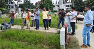 গোপালগঞ্জে ৩ জনের মরদেহ ময়নাতদন্তের জন্য কবর থেকে তোলা হচ্ছে