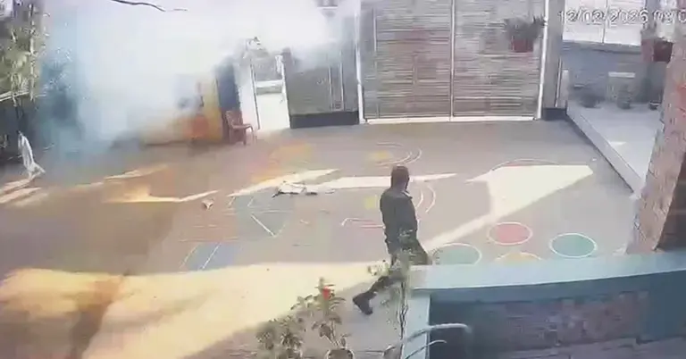 গোপালগঞ্জে ভোটকেন্দ্রে ককটেল বিস্ফোরণ