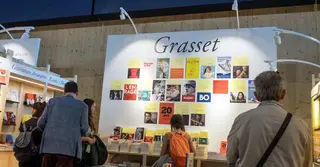 এক সপ্তাহে ফরাসি প্রকাশনা সংস্থা থেকে পদত্যাগ করেছেন দুই শতাধিক লেখক