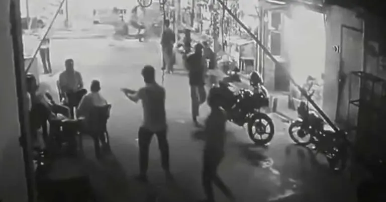 কামরুল আহসান সাধন সন্ত্রাসীদের গুলিতে নিহত