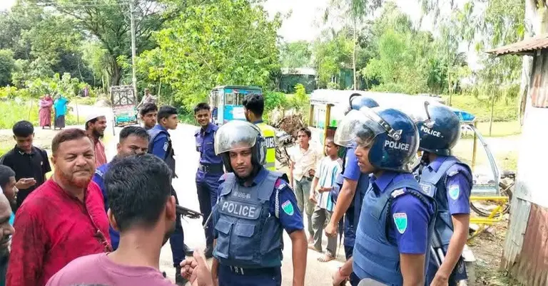 সংঘর্ষস্থল পরিদর্শনে পুলিশ