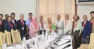 প্রধান উপদেষ্টার কাছে প্রতিবেদন জমা দিয়েছে স্বাস্থ্য সংস্কার কমিশন