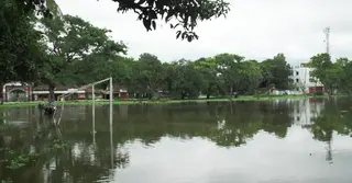 জলাবদ্ধতায় হিলি সরকারি কলেজ মাঠ: দুর্ভোগে শিক্ষার্থীরা