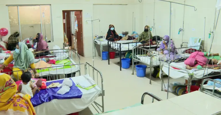 হাসপাতালে হাম ওয়ার্ডে রোগী ও স্বজনরা