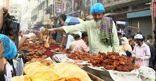 ৪শ’ বছরের ঐতিহ্যে সেজেই প্রস্তুত চকবাজারের ইফতার বাজার