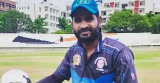 মাঠেই লুটিয়ে পড়লেন ইমরান প্যাটেল, হাসপাতালে মৃত্যু