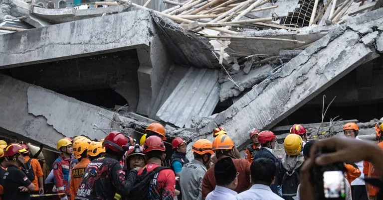 স্কুল ধস