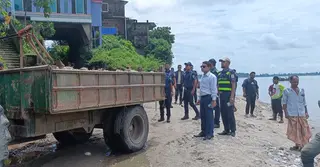 যৌথবাহিনীর অভিযানে জাফলংয়ে লুট হওয়া ২ হাজার ঘনফুট পাথর প্রতিস্থাপন