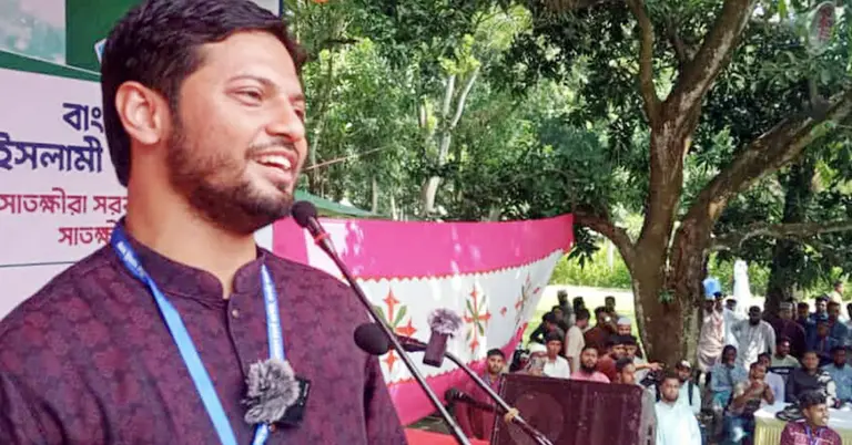 কথা বলছেন ছাত্রশিবির সভাপতি জাহিদুল ইসলাম