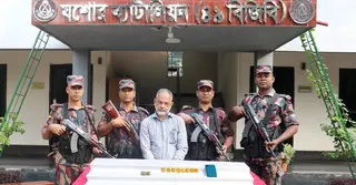 যশোরে  ১ কোটি ৮৩ লাখ টাকার স্বর্ণসহ পাচারকারী আটক