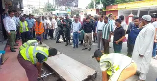 ঝালকাঠিতে অবৈধ স্থাপনা উচ্ছেদে পৌরসভার অভিযান