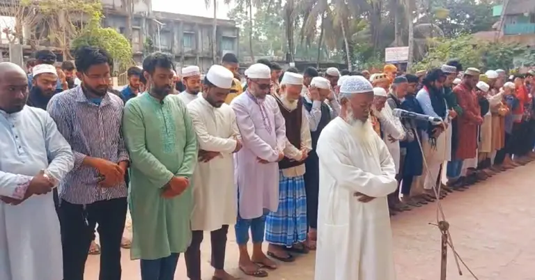 ঝালকাঠিতে ওসমান হাদির গায়েবানা জানাজা