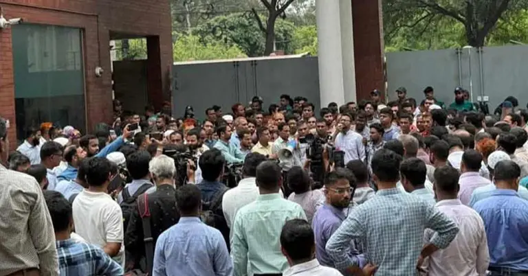 সচিবালয়ে মৌন মিছিল