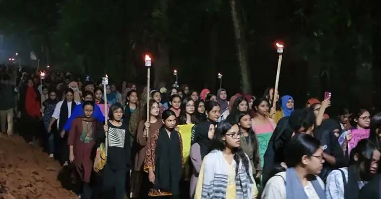 ক্যাম্পাস শিক্ষার্থীদের বিক্ষোভ মিছিল