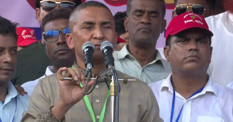 কথা বলছেন জাতীয়তাবাদী যুবদলের কেন্দ্রীয় কমিটির সাধারণ সম্পাদক নুরুল ইসলাম নয়ন