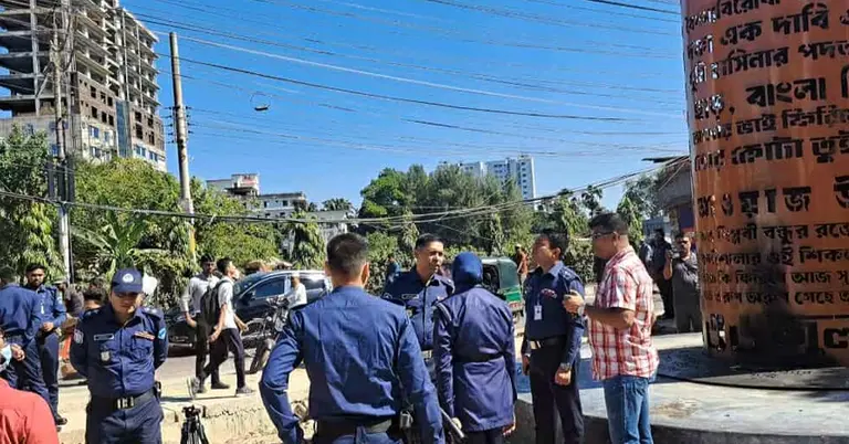 জুলাই শহীদ স্মৃতিস্তম্ভে আগুন