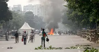 ‘রণক্ষেত্র’ মানিক মিয়া অ্যাভিনিউ, যান চলাচল সম্পূর্ণ বন্ধ