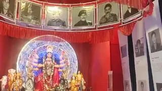 দুর্গাপূজার উৎসবে মণ্ডপসজ্জায় কারগিল যুদ্ধের থিম