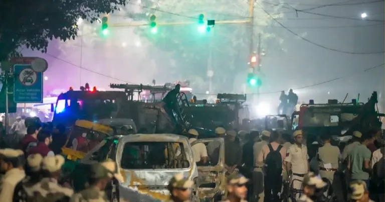 বিস্ফোরণের পর পুলিশ স্টেশন