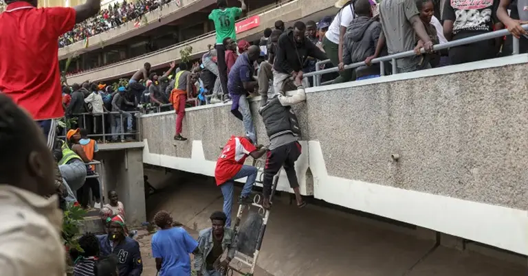 শেষকৃত্য অনুষ্ঠান ঘিরে হট্টগোল
