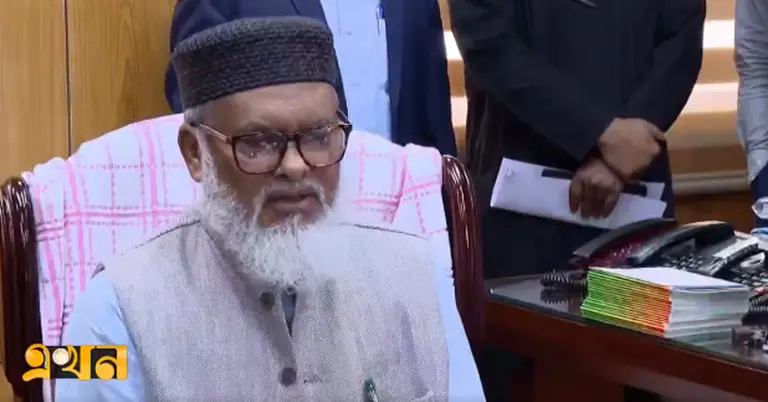 কথা বলছেন ধর্ম উপদেষ্টা ড. আ ফ ম খালিদ হোসেন