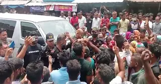 খুলনায় র‍্যাবের হাত থেকে আসামি ছিনিয়ে নিলো এলাকাবাসী