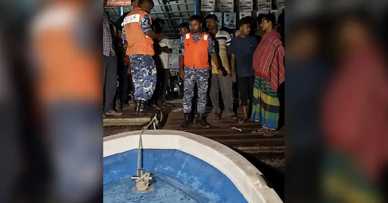 খুলনায়  ট্রলারে ধাক্কা লেগে একজন নিখোঁজ